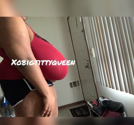XoBigTittyQueen onlyfans leaked free