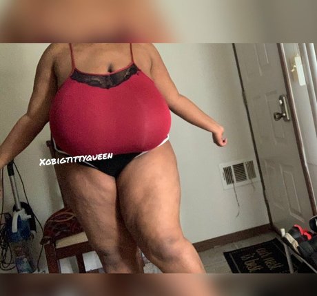 XoBigTittyQueen onlyfans exposed