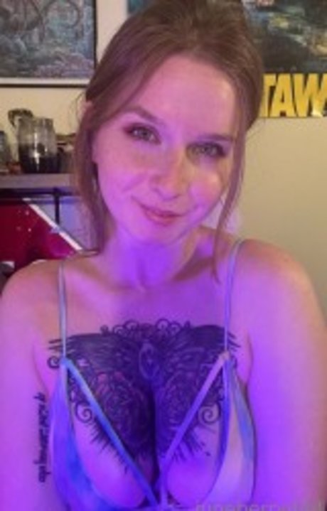 June Berry onlyfans leajs