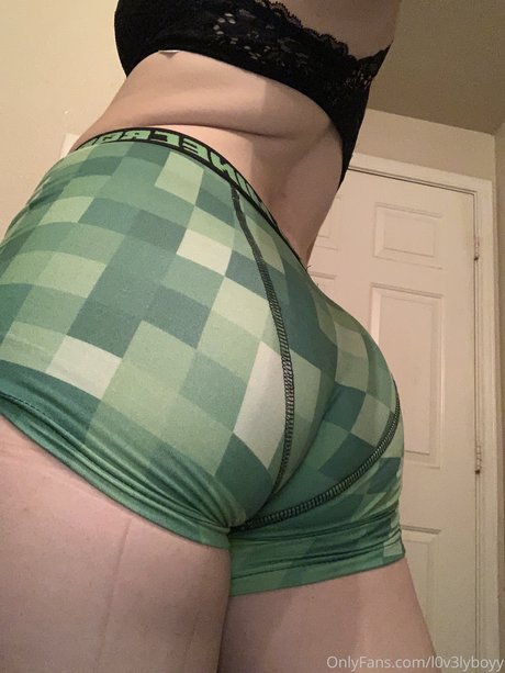 l0v3lyboyy onlyfans nude content