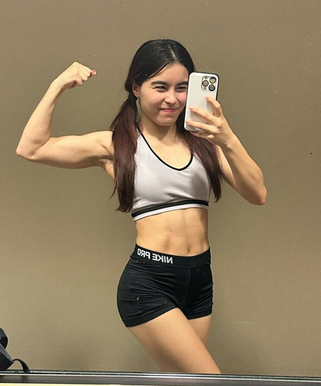 imnamipeaches onlyfans topless