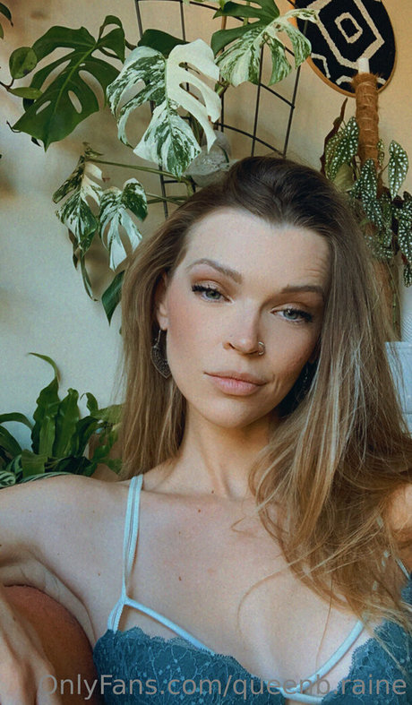 queenb raine strip onlyfans