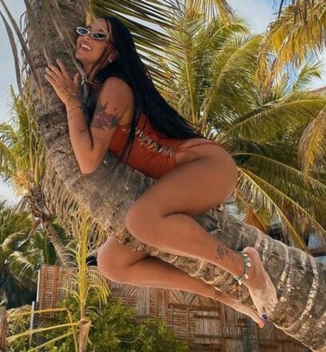 Karolina Meschino onlyfans model images