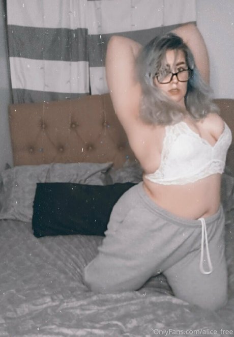 avalei free nude onlyfans