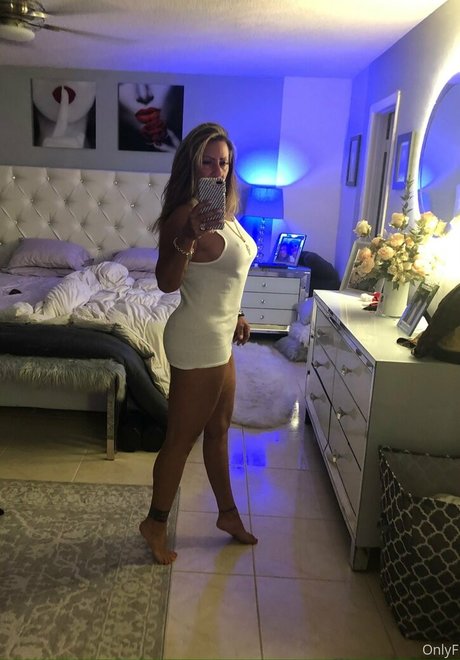 hottotrottots naked onlyfans