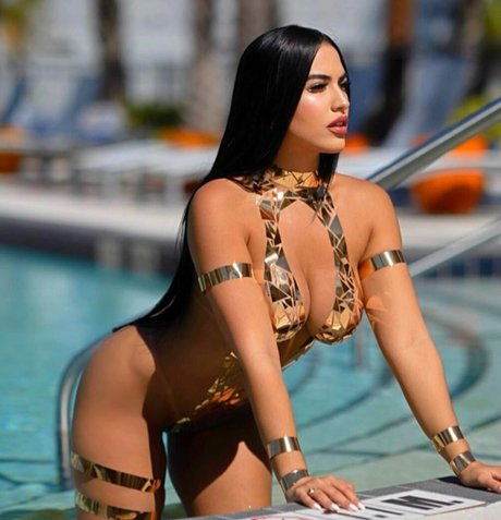 Melany Fernandez strip onlyfans