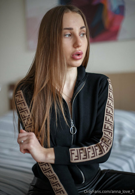 anna love 1 naked onlyfans pics