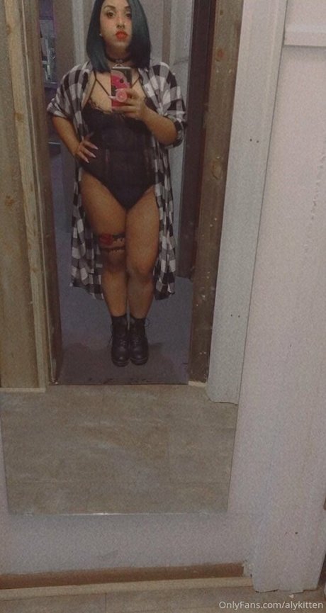 raeraejiggles onlyfans ass