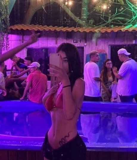 Beatriz Borelli onlyfans leak porn