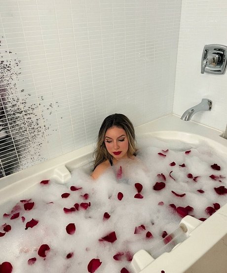 Larissa Cambusano boobs onlyfans