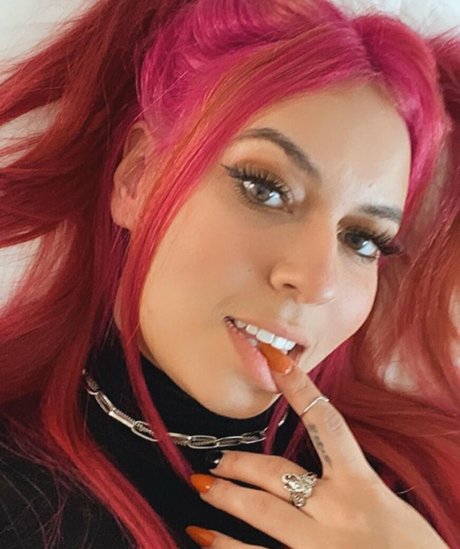 Larissa Cambusano strip onlyfans