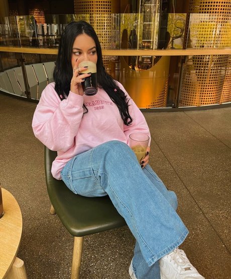 Larissa Cambusano onlyfans lean