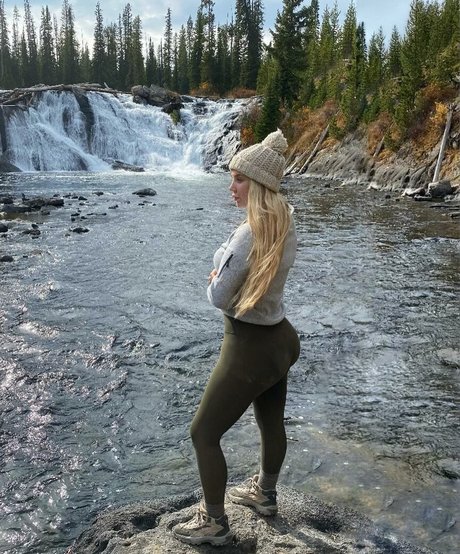 Elle Van Schaik onlyfans exposed