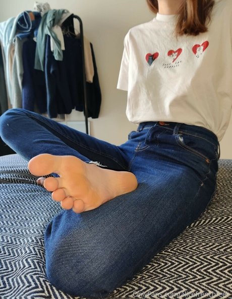 alicefrenchfeet onlyfans nude pics