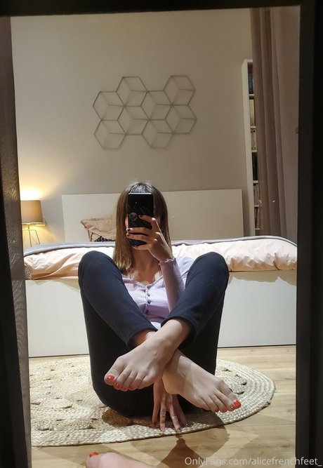 alicefrenchfeet onlyfans leake