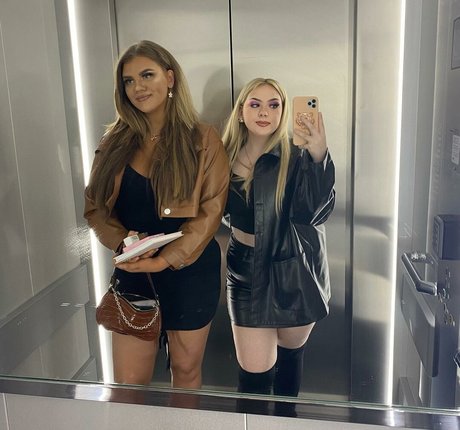 Molly Georgia Leach onlyfans nudes