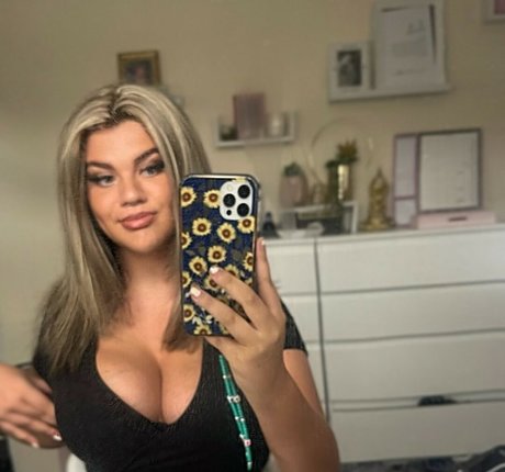 Molly Georgia Leach onlyfans gratis