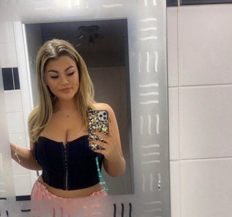 Molly Georgia Leach onlyfans leak naked