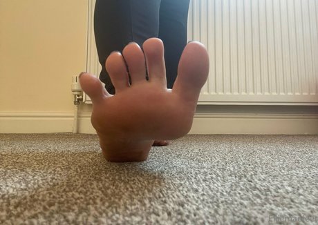 elliemaesfeet onlyfans naked