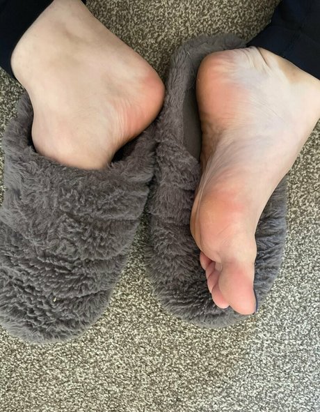 elliemaesfeet onlyfans pics leaked