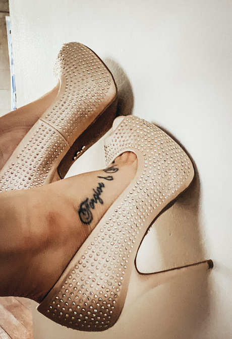 simplyyprettyytoes onlyfans nude