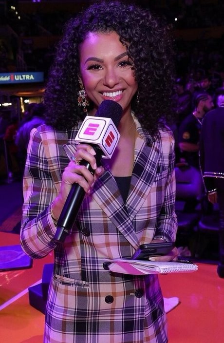 Malika Andrews boobs onlyfans