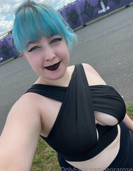 leorarose onlyfans sextape leak