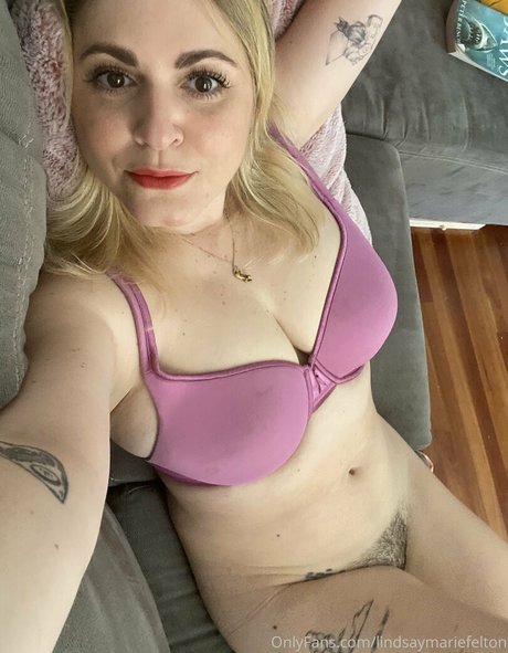 lindsaymariefelton onlyfans model photo