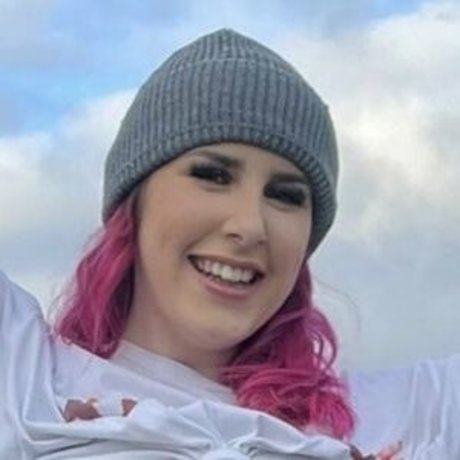 Veinsgrewpale onlyfans boobs