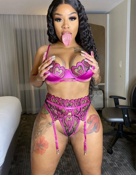 Lickmykakez en onlyfans