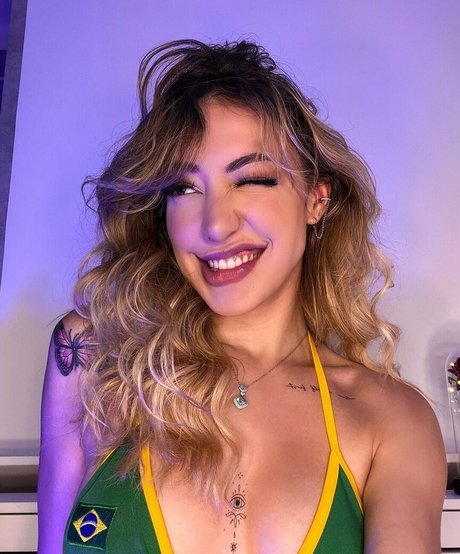 Nicole Louise only fans pics