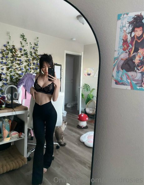 cloudrosies nude onlyfans leak