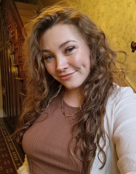 Ya Gal Al onlyfans content