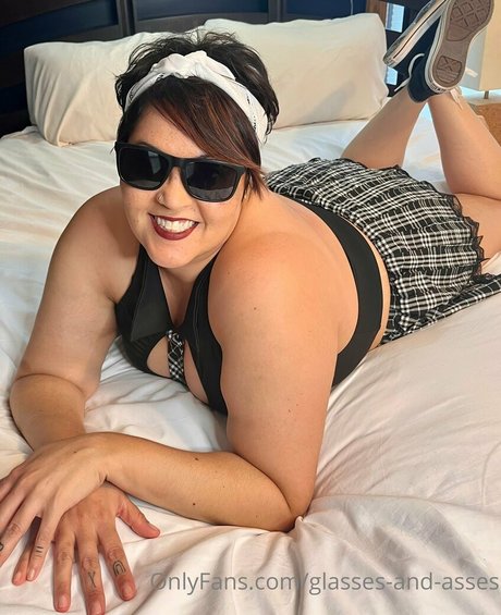 glasses and asses nsfw onlyfans