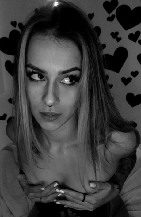 Munique Brum onlyfans posts