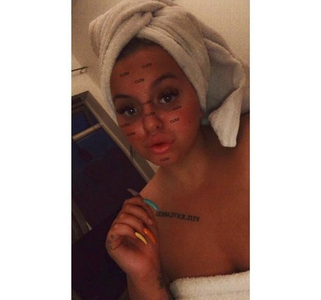 meg bxxx onlyfans nude pics