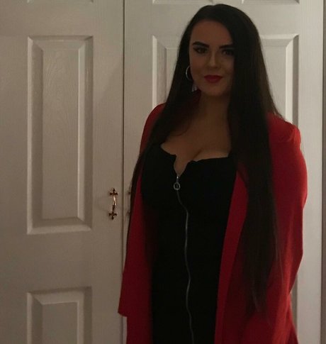 Kirsty Brittain onlyfans strip tease