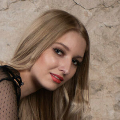 Polina Leybzon onlyfans pictures