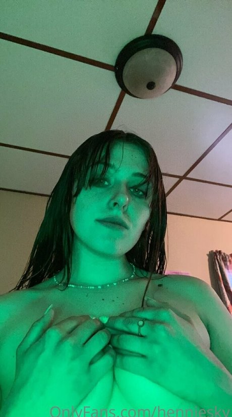 henniesky nude onlyfans