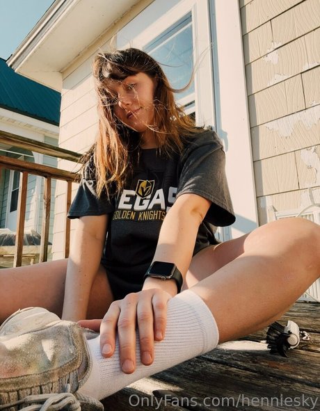 henniesky topless onlyfans