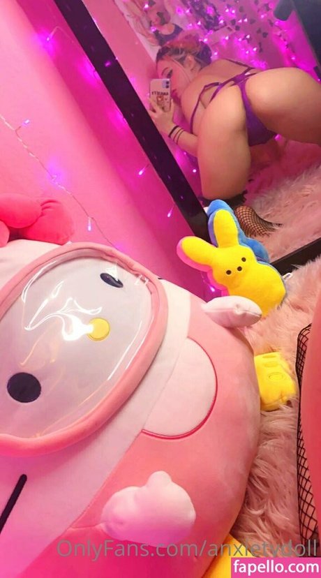 Anxiety Doll onlyfans leaks.