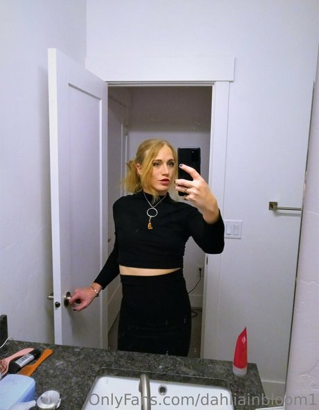 dahliainbloom1 onlyfans lesk