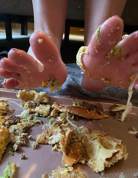 sweetfeetofstacey onlyfans striptease