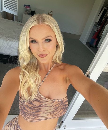 ellaredmond onlyfans naked pics