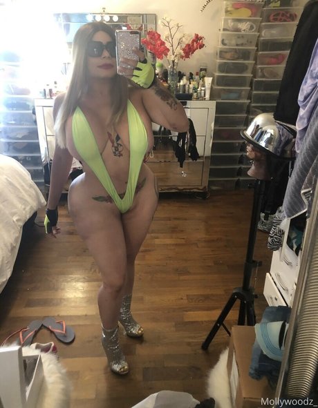 mollywoodz_ onlyfans leaks