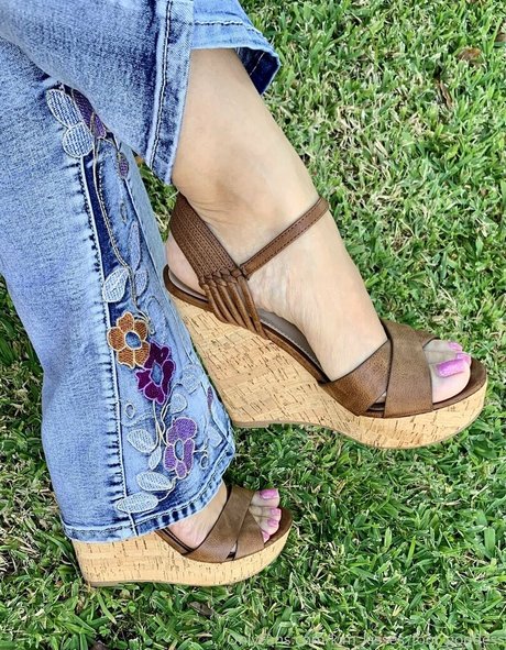 kim kisses foot goddess porn onlyfans