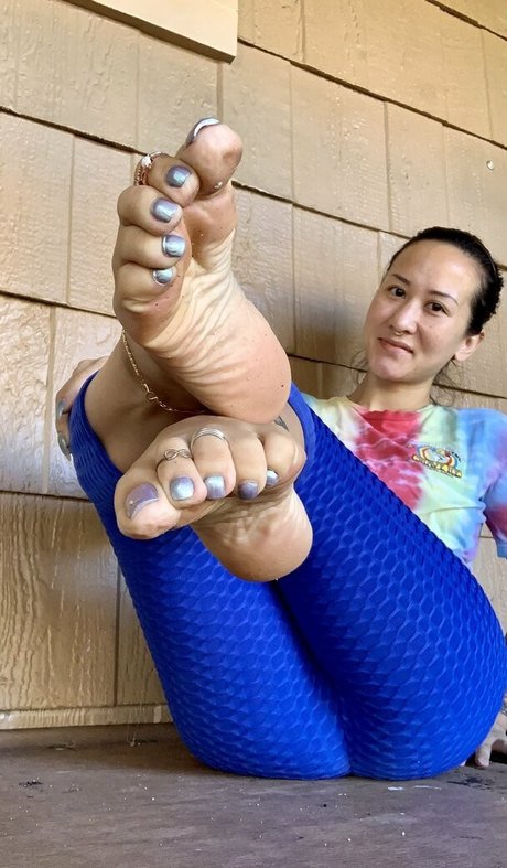 kim kisses foot goddess only fans pictures