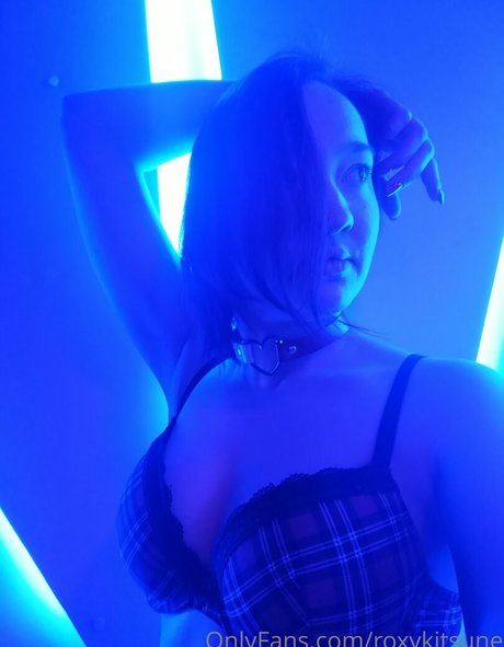 roxykitsune nude leak onlyfans