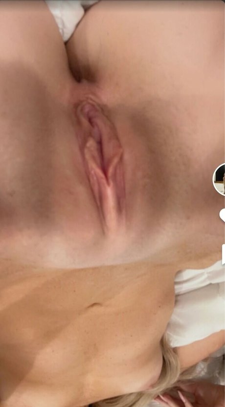 Ella Moore onlyfans sex leaks