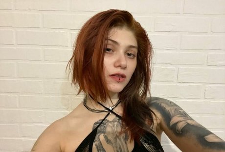 LittlePolly102 onlyfans lean